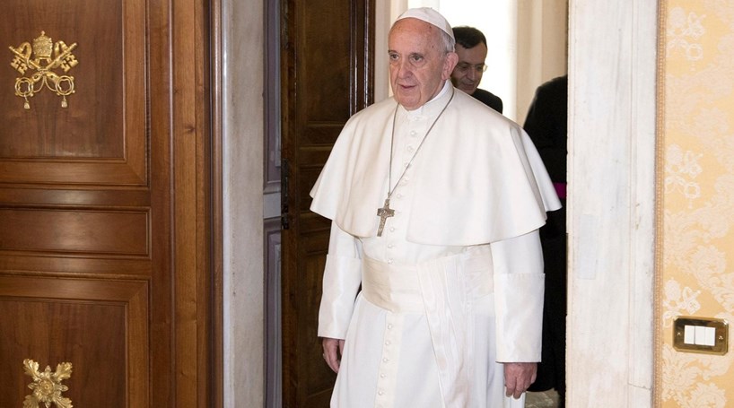 Papa Francisco confidenciou que admite deixar cargo caso não se sinta com forças Foto Reuters Ler mais em: http://www.cmjornal.pt/mundo/detalhe/papa-francisco-admite-deixar-igreja-catolica-com-dois-emeritos