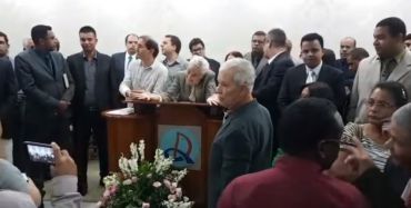 Pastor Salatiel no púlpito da Assembleia de Deus. (Foto- Reprodução : Facebook)