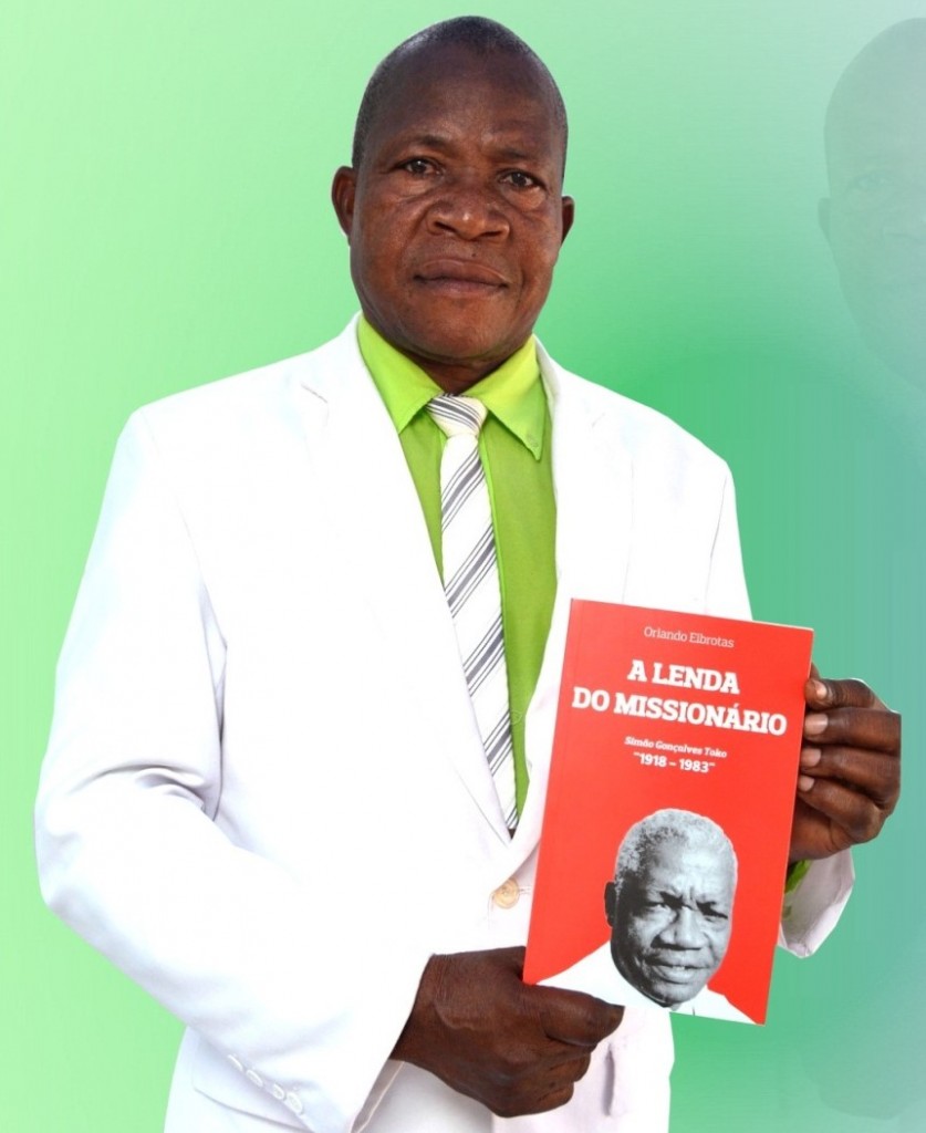 Reverendo Julião Tchundo Katemba, um dos autores da obra.