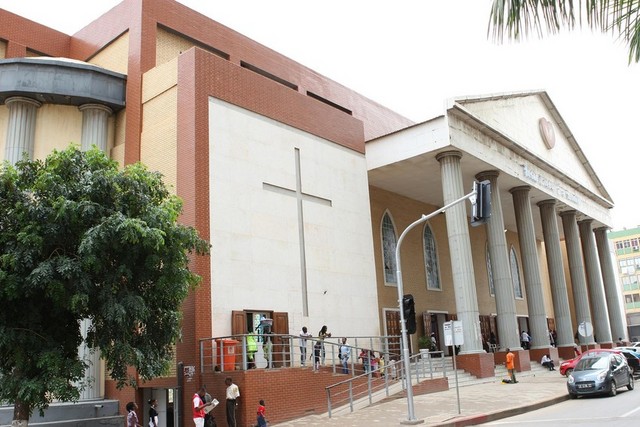 Nova Lei impedidas a cobrança de bens, serviços ou valores pecuniários a troco de promessas e bênçãos divinas.