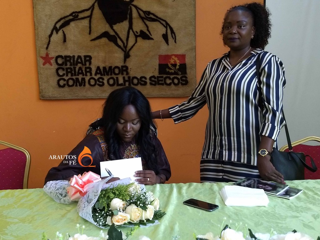 Lioth Cassoma autografou a sua primeira obra literária na União dos Escritóres Angolanos
