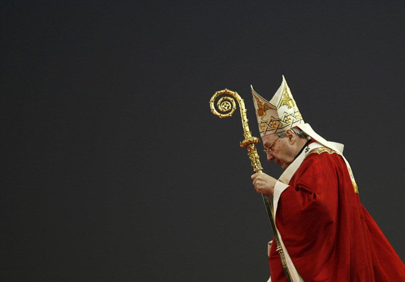 O cardeal Pell numa missa para assinalar o Dia Mundial da Juventude, em 2008, em Sidney, Austrália DANIEL MUNOZ,REUTERS
