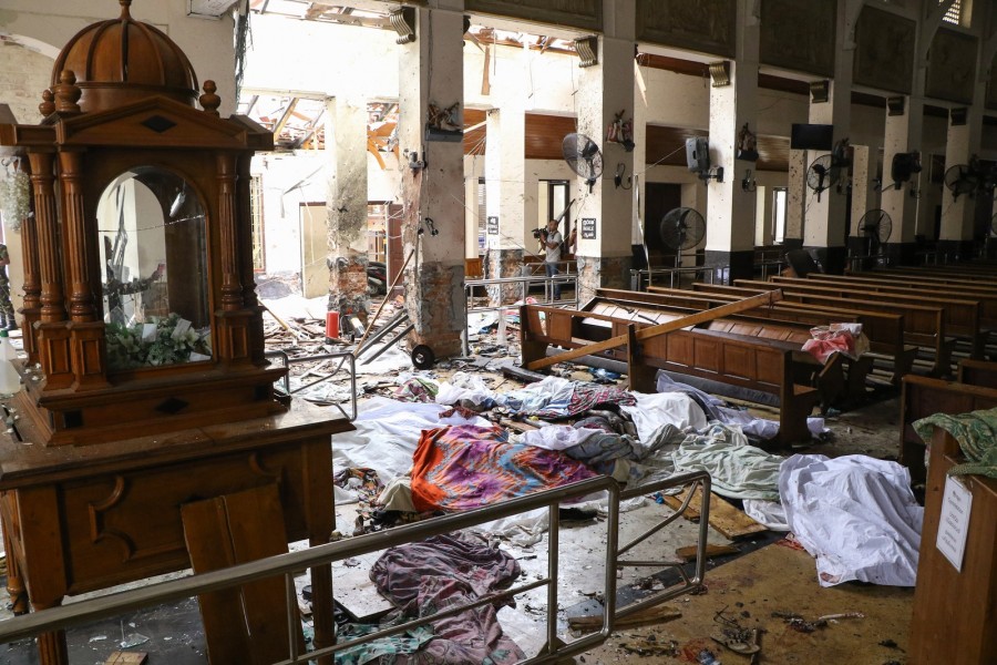 Pessoas mortas após atentado em igreja de Santo Antônio em Colombo, Sri Lanka, neste domingo 21. (Foto: AFP)