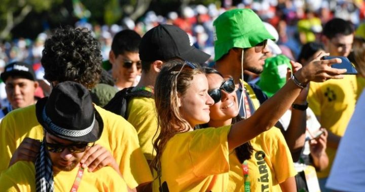 O Papa aos jovens romenos: não se tornarem escravos do celular